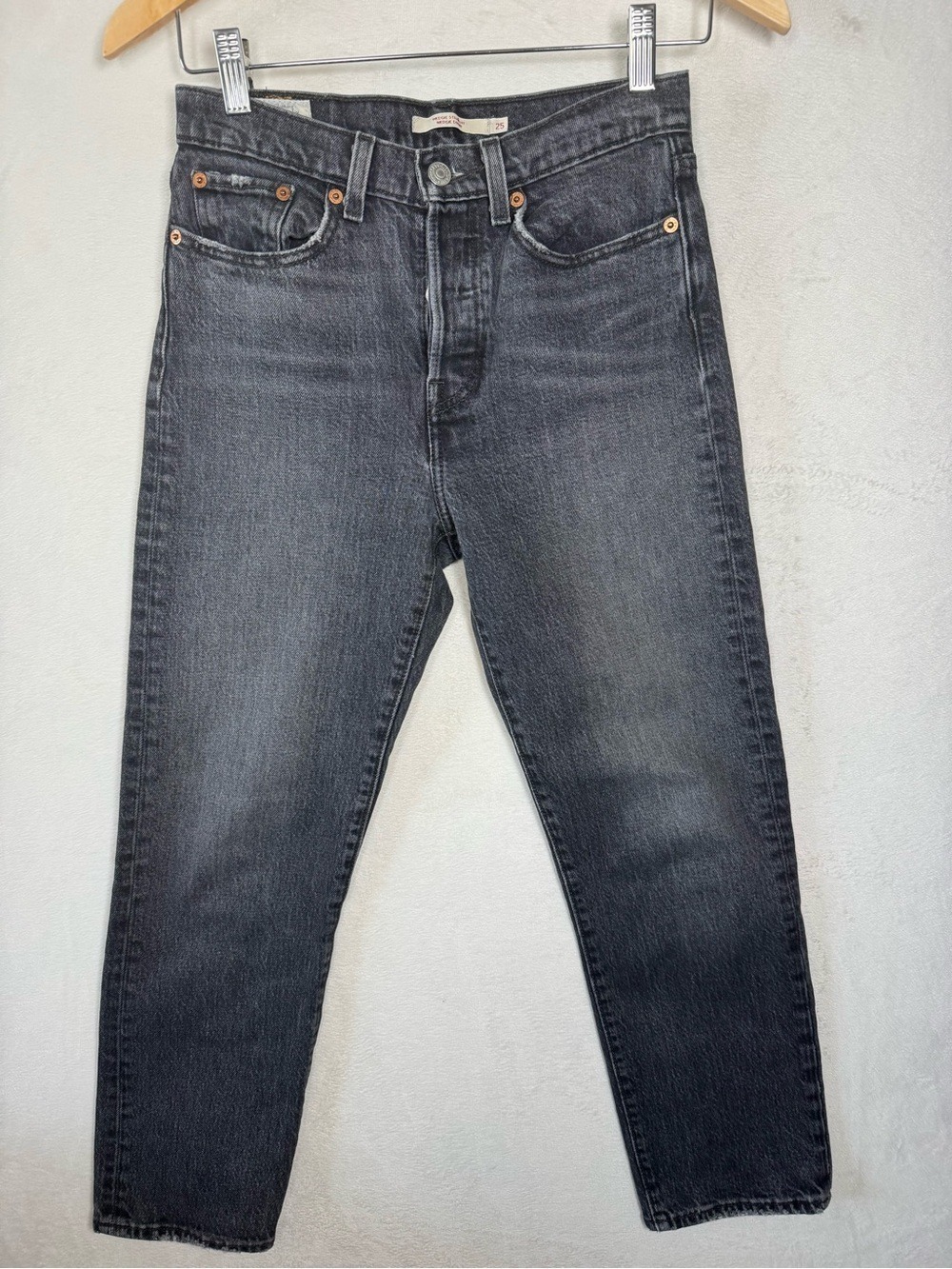 Levi's Women's  Wedgie Straight Black Ankle Crop Jeans size 25